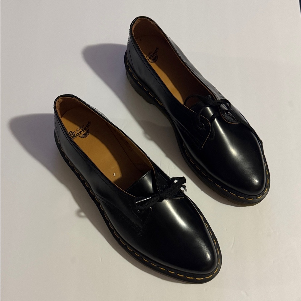 Dr. Martens Women’s Core Siano 1-eye Black Leather oxfords Shoes